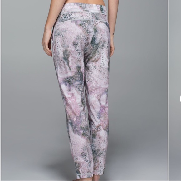 Lululemon namaskar pant II sugar crush multi - Picture 3 of 14